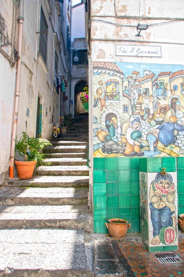 Storytelling through clay: beautiful ceramic street art in the heart of Vietri.
