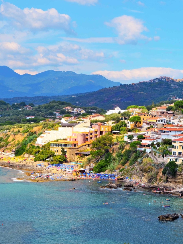 Veduta della spiaggia di Palinuro e della Ficocella sulla costa del Cilento in Campania