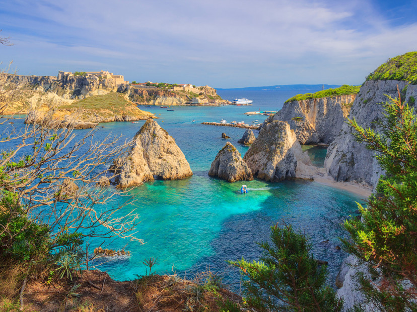 Isole Tremiti: spiagge, grotte marine e sapori autentici – Coastrider