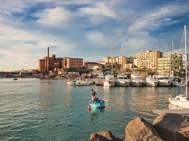 The view over Torre del Greco between the gulf and the slopes of Vesuvius